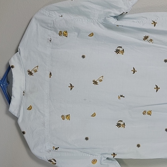 Billabong short sleeved button front shirt with island designs - Picture 8 of 11